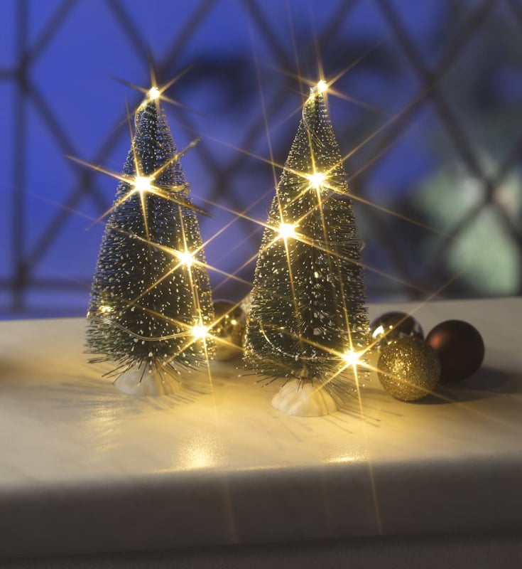 kerstboom met led lampjes - 2 stuks per set - H=15 cm - B/O KH3770 | Kerstdorp decoratie artikelen / Adapters | kersthuisjebestellen