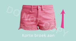 Korte broek aan - M