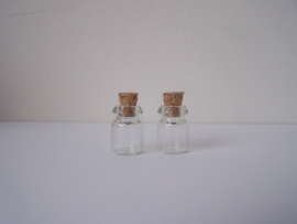 GFK-09 Klein glazen flesje (1,8x1,2cm)