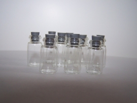 GFP-02 Glazen flesje met plastic stop (2,1x1,1cm)
