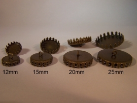 Bronskleurig rond met kroonrand en oogje (CHROBK)