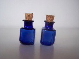 GFV-01bl Vierkante, blauwe fles