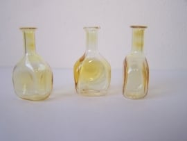 Geel glazen flesje 3
