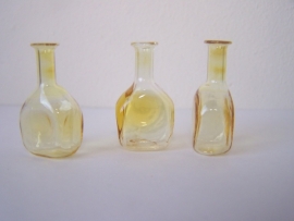 Geel glazen flesje 3