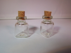 GFV-22 Driehoekig flesje (2,3x1,5cm)