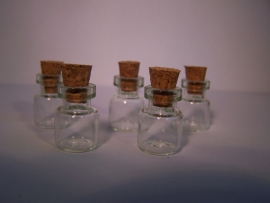 GFK-15 Mini mini flesje net niet rond (1,8x1,2cm)