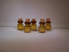 GFB-05 Mini mini flesje bruin (1,7x1,3cm)
