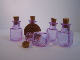 GFV-01pa Vierkante, paarse fles
