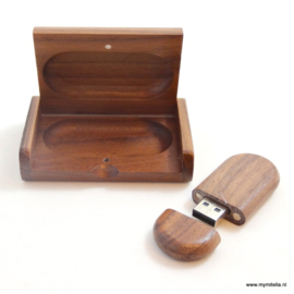 USB Stick Hout in luxe box Noten kleur