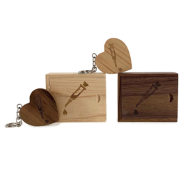 USB stick Houten hart in luxe box - Injectie spuit