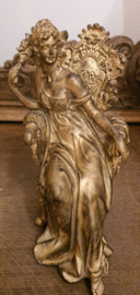 Baroque dame  in stoel (25 cm H)