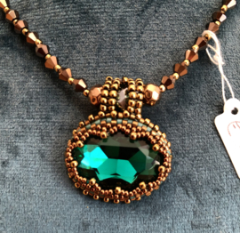 Bronzekleur ketting met emerald groene steen