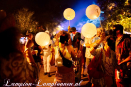 Verlichte lampion met stokje - Lampionnenoptocht