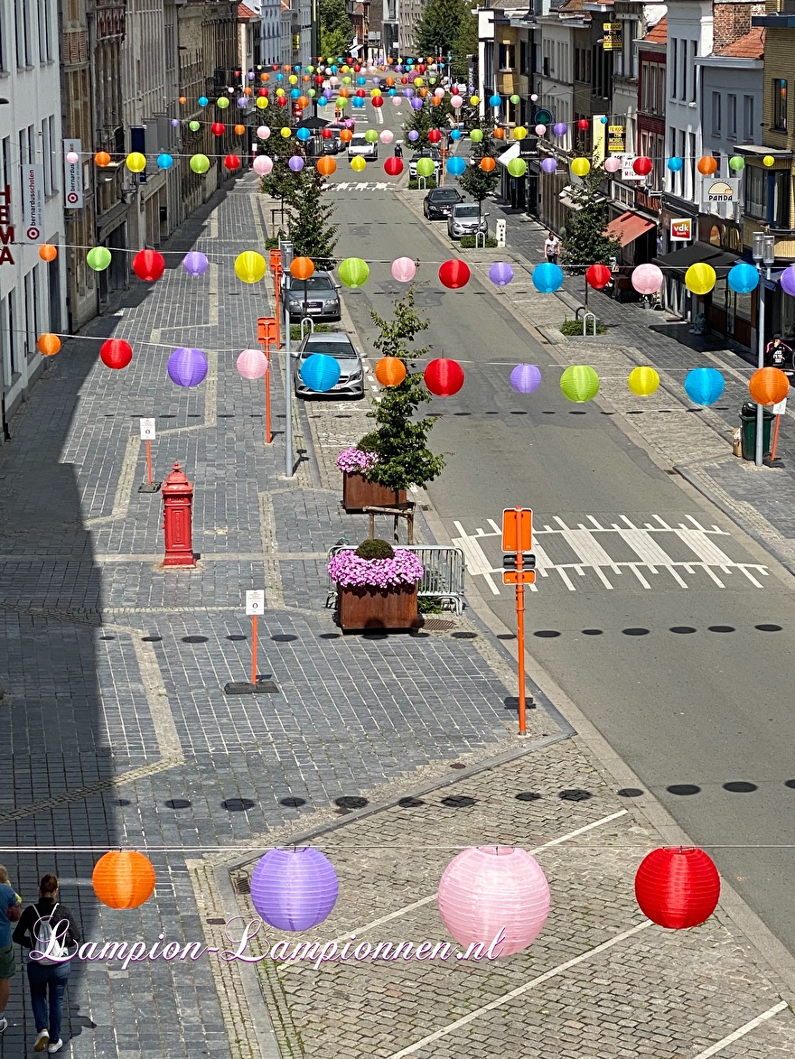 1000 lanternes en nylon dans les rues Oudenaarde Belgique, décoration de rue commerçante résistante aux intempéries, Nylon laternen in Straßen, wetterfeste Einkaufsstraßen Dekoration, lanternes et nylon dans les rues Audenarde Belgique, décoration de déco 44