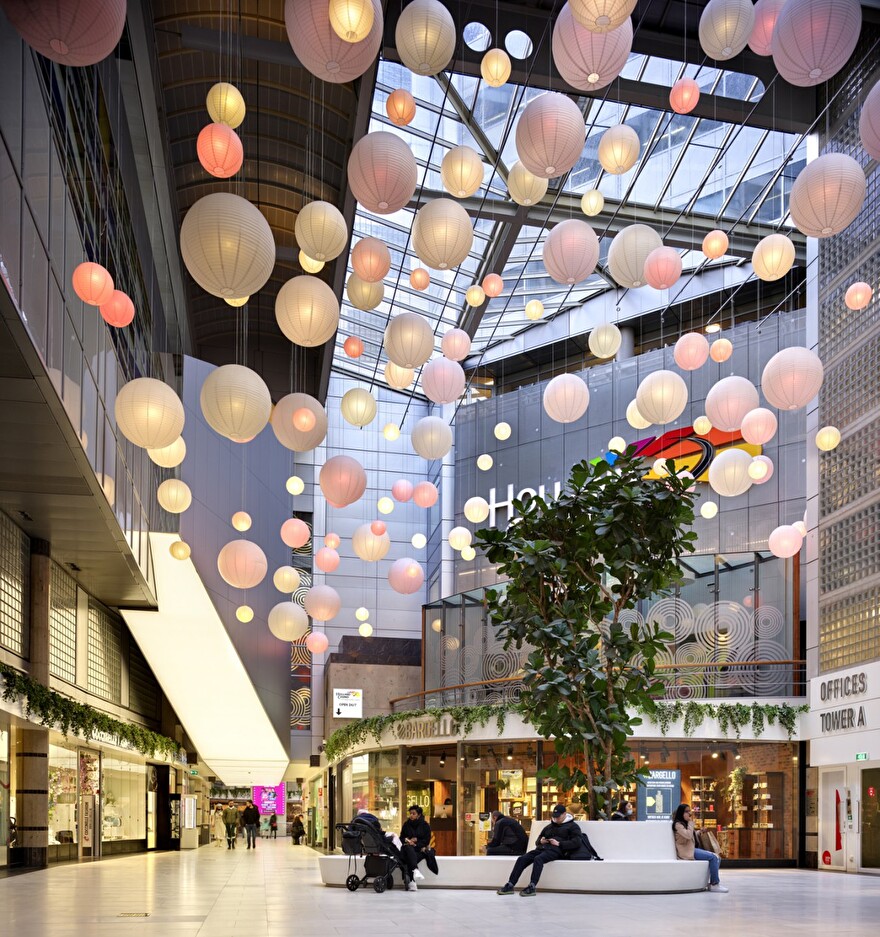 350 große feuerhemmende Lampions 120 cm im Einkaufszentrum Central Plaza Rotterdam