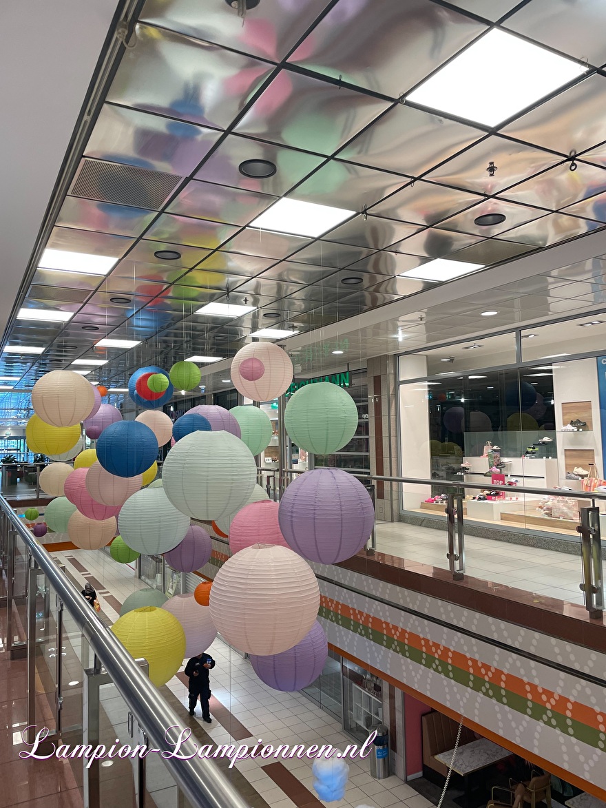 Grote brandwerende lampionnen in winkelcentrum Chorweiler B1 feuerhemmende lampion ignifuges 2