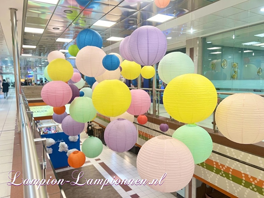 Grote brandwerende lampionnen in winkelcentrum Chorweiler B1 feuerhemmende lampion ignifuges 3