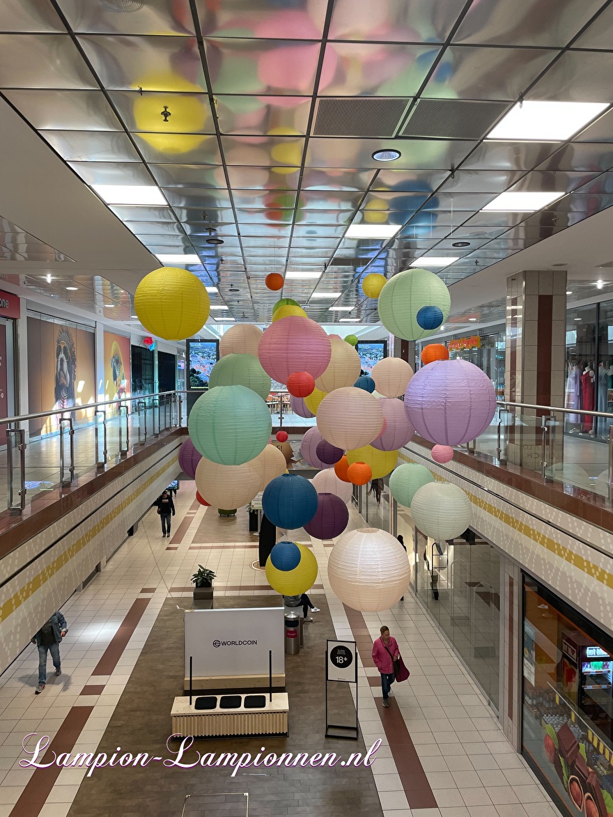 Grote brandwerende lampionnen in winkelcentrum Chorweiler B1 feuerhemmende lampion ignifuges