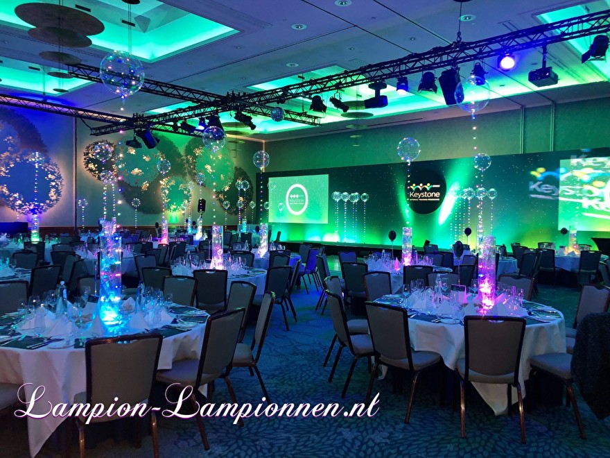 LED Ballon XL op bedrijfs event congres Okura Hotel Amsterdam decoratie styling versiering zwevende ballon met lampjes, Business Event Kongress Dekoration Styling Dekoration Schwimmender Ballon mit Lichtern, décoration flottant lumières 8.1