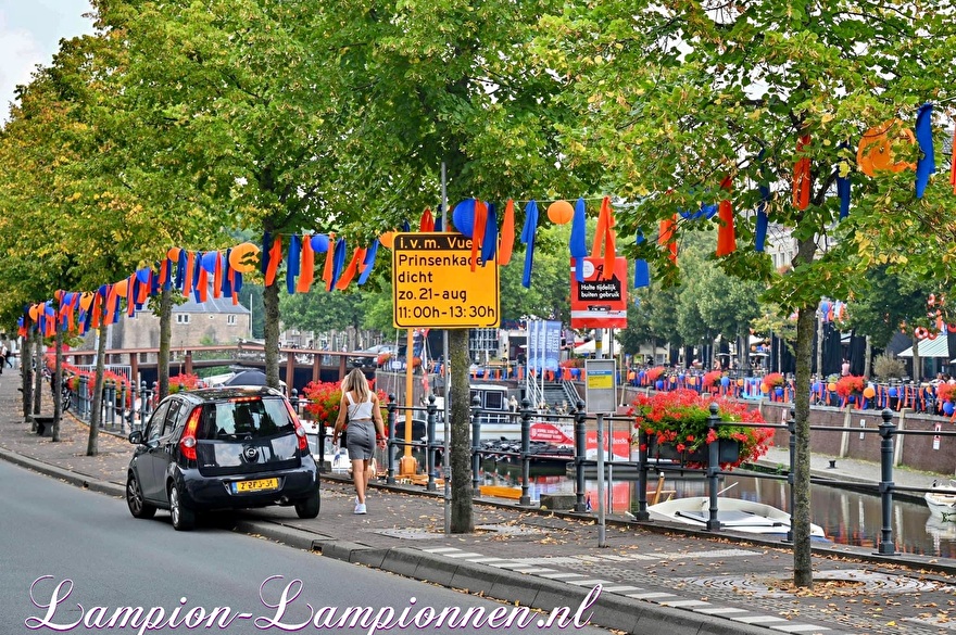 Décoration de rue lampions pour les fêtes à l'extérieur du port Breda La Vuelta guirlandes de ballons orange bleu 3