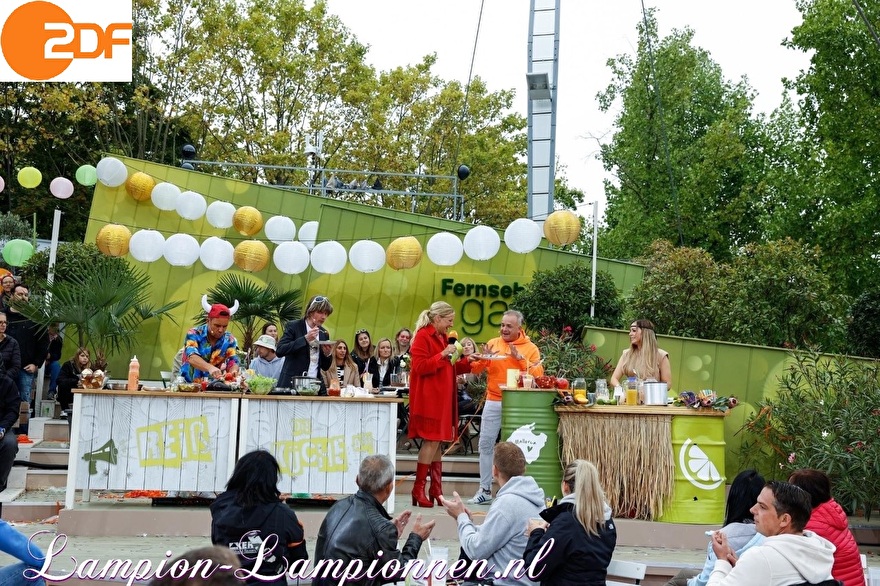Décoration de lanternes à la chaîne de télévision ZDF au programme TV Fernsehgarten Sommerparty Lampions sur scène 2