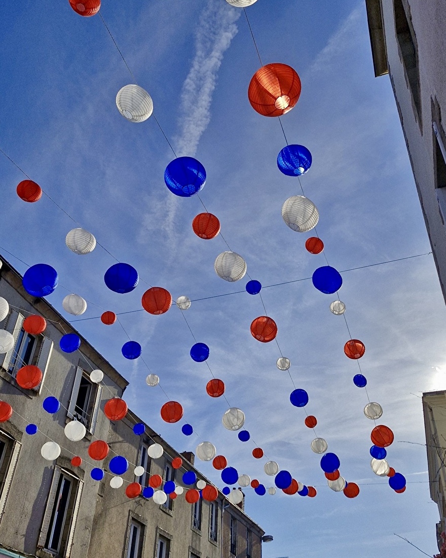 Laternen in den Straßen, Les Herbiers, Ballons
