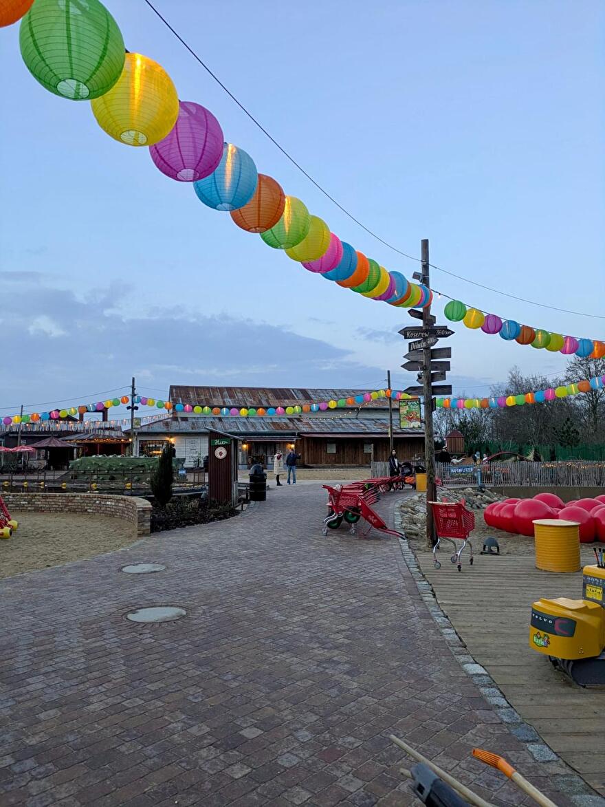 Lampions ext&eacute;rieures en nylon au parc d'attractions 4