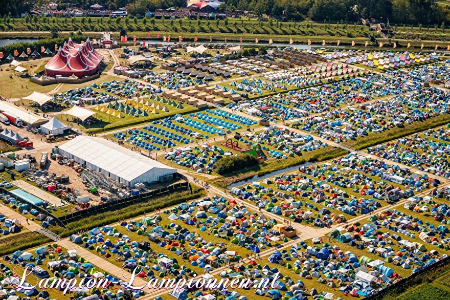 Solarlaternen bei Mysteryland tanzen Festivaldekoration mit Solarlaternen, Solarlaternen tanzen Festivaldekoration mit Solarlaternen, Dekoration des Festivals der Laternentänze mit Laternensolaren 2