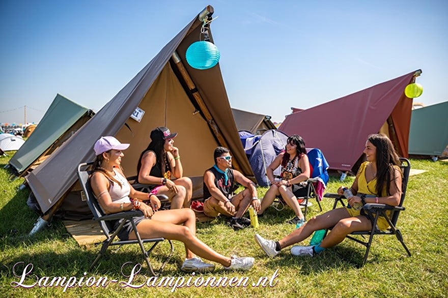 Solar lampionnen op Mysteryland dance festival versiering met lampionnen op zonne energie, Solarlaternen tanzen Festivaldekoration mit Solarlaternen, Décoration de festival de danse de lanternes solaires avec des lanternes solaires 9.2