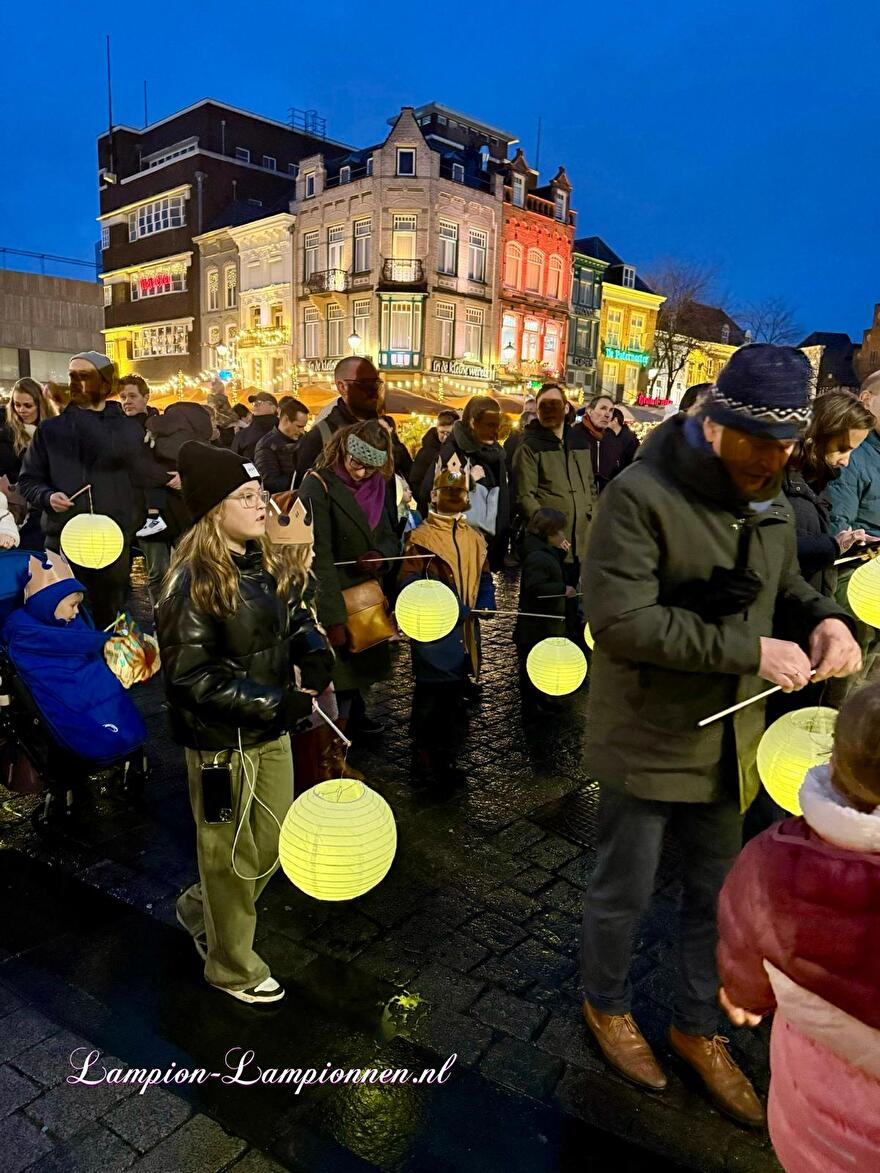 lampionoptocht lampion met stokje baton defilee