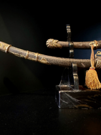 Antieke Miniatuur Samurai zwaarden met lakstandaard