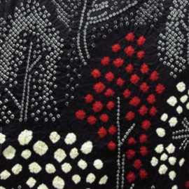 Zijden kimono jasje " natuurtafereel met rode besjes" Shibori-zijde techniek