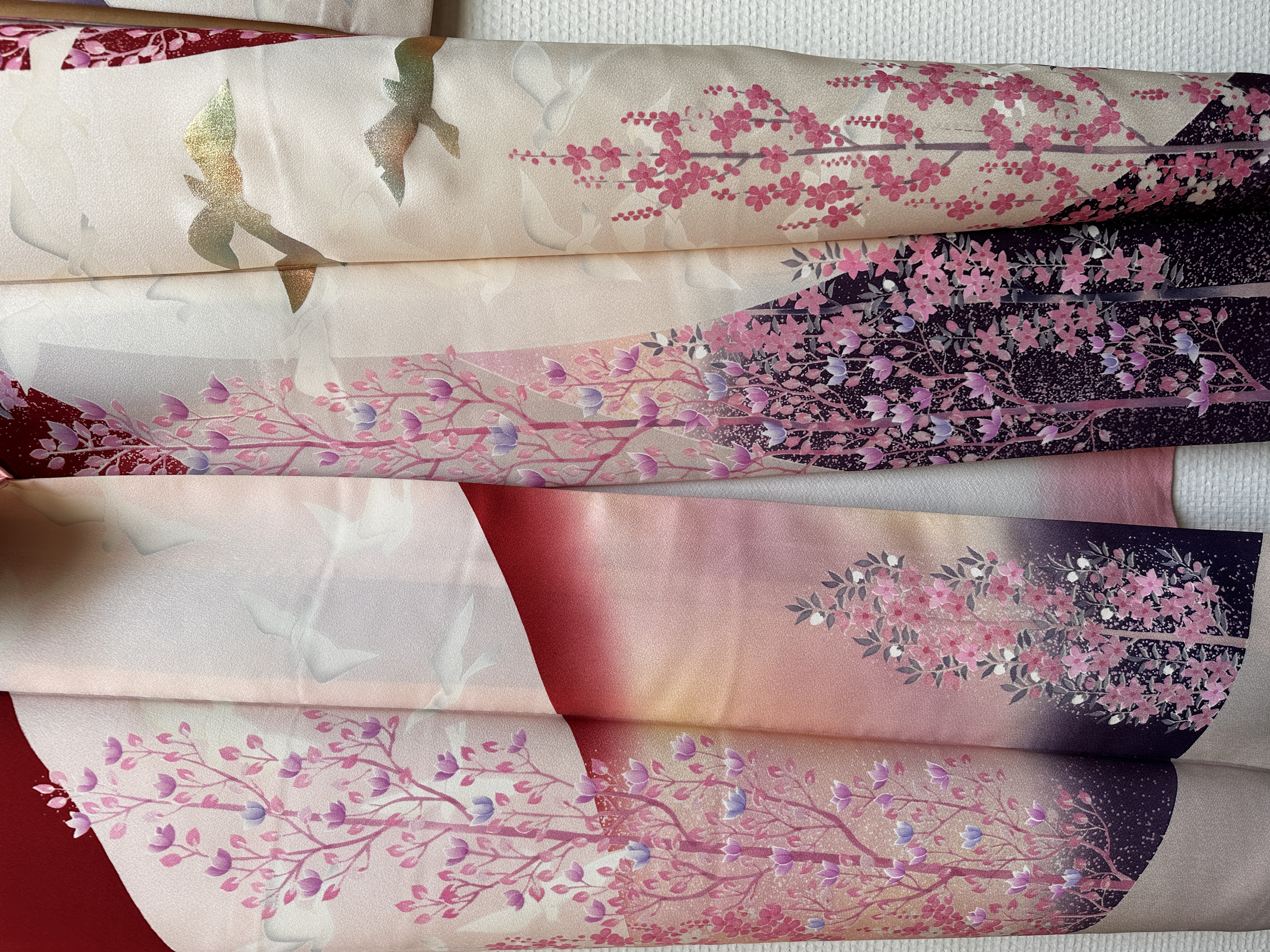 Lange zijden kimono "Vliegende vogels rond bomen"