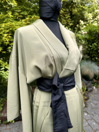 Zijden kimono " Lentegroen met Japans landschap"