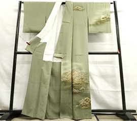 Zijden kimono " Lentegroen met Japans landschap"