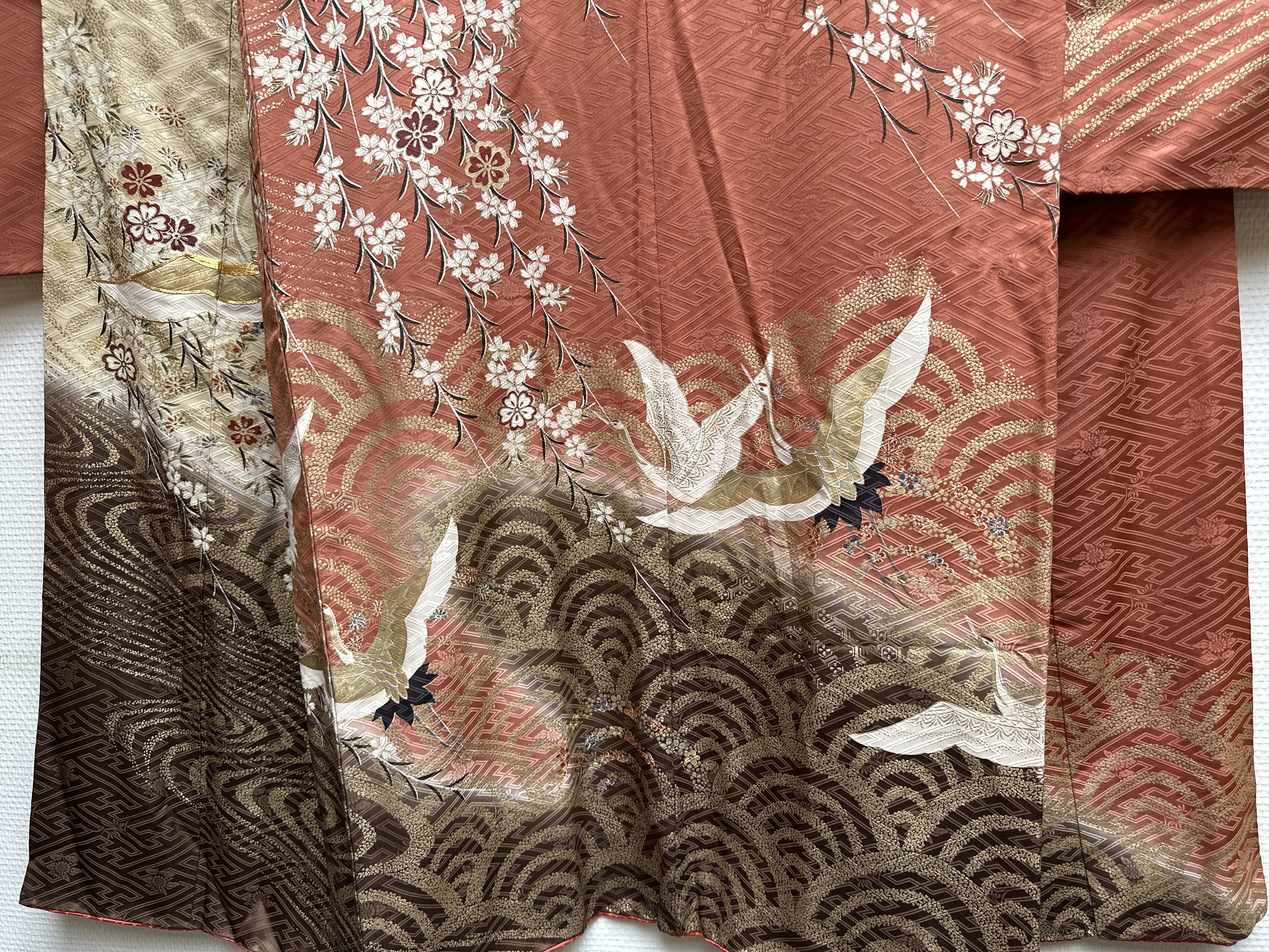 Zijden kimono " Vliegende kraanvogels met kersenbloesem"