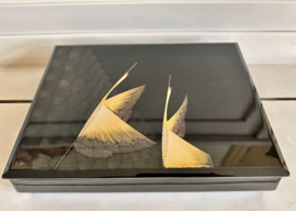 Sieraden/documenten lakdoos met kunstzinnig vormgegeven kraanvogels