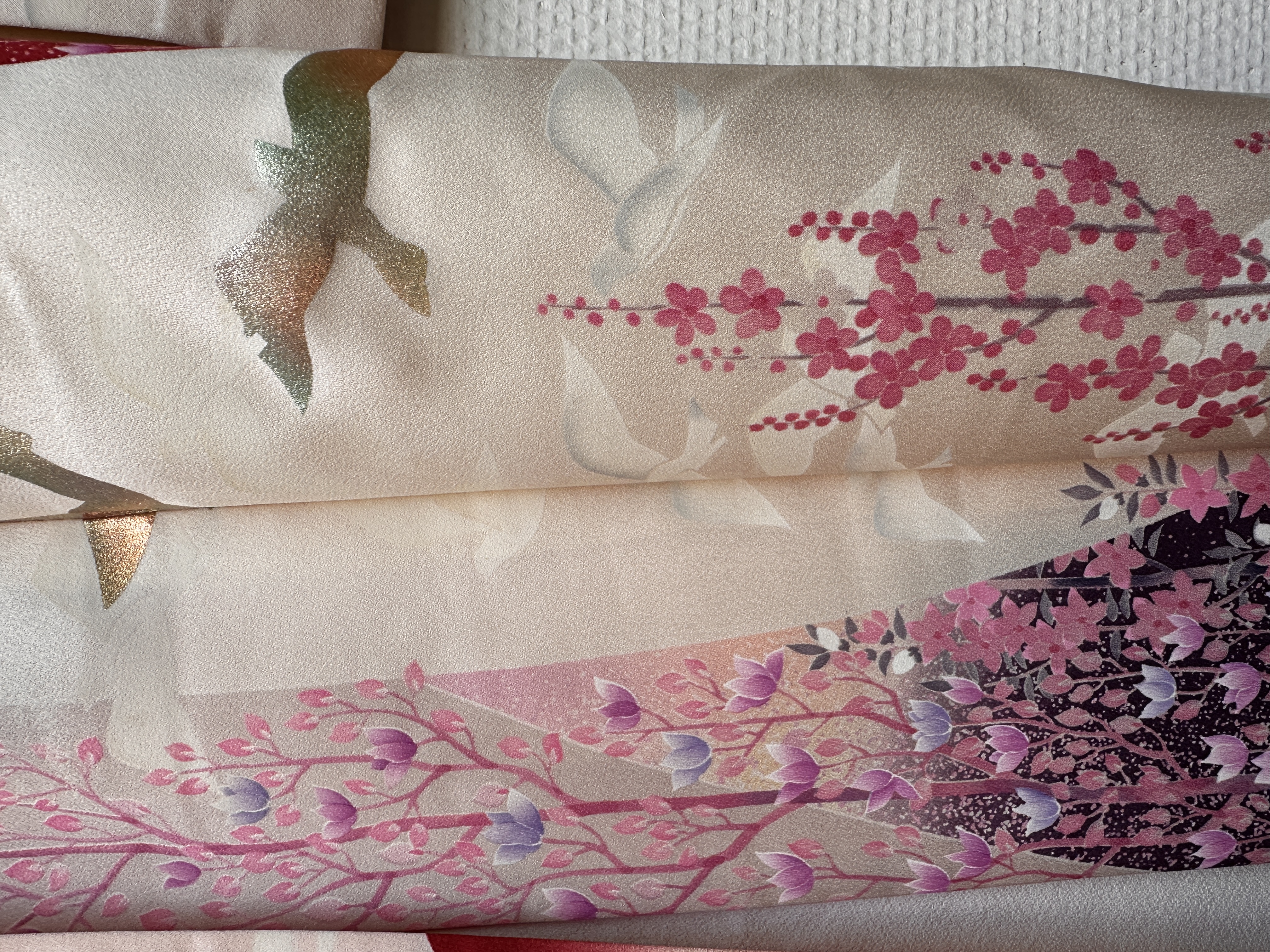 Lange zijden kimono "Vliegende vogels rond bomen"