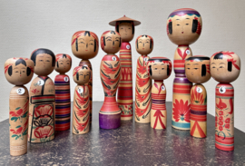 Gelukspoppen "Kokeshi's" uit Hokkaïdo,  vanaf € 12,50.