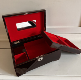 Lakwerk kistje "Pijnboom takjes" voor sieraden