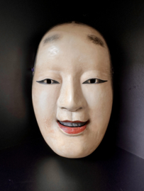 Orgineel NOH-masker uit Japan,  houtsnijwerk, gesigneerd.