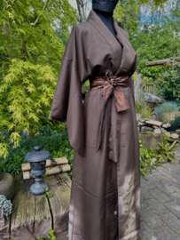 Handgemaakte zijden kimono " Taferelen in Japans landschap"