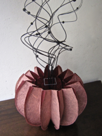 "5 in one Vase", sterk Japans WASHI-papier, 5 keer om te vouwen incl. glazen binnenvaas, zie instructie filmpje.