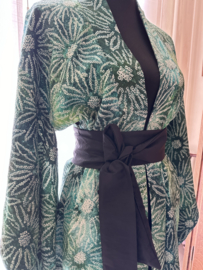 Puur zijden kort kimono jasje " Lente groen "