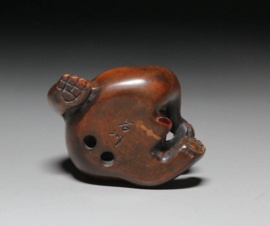 Japanse netsuke uit buxushout gesneden " Beertje "