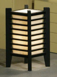 Tafellamp "Edo" , nieuwe collectie Hoogte 34 cm - 19-19 cm. Hout met verstevigd Japans papier.