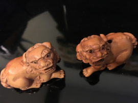 Netsuke "Sishi leeuwtjes" buxushout