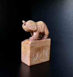 Antieke stempel " Olifantje" Soushan steen