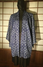 Kort shibori zijden kimono jasje "indigo blauwe waaiertjes"