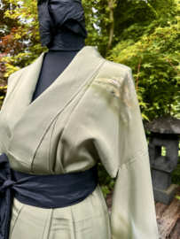 Zijden kimono " Lentegroen met Japans landschap"
